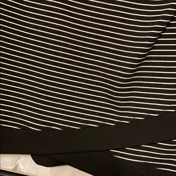 Black stripe long sleeve - Picture 2 of 4